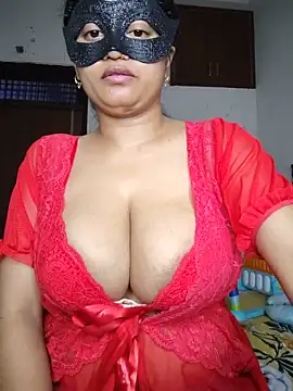 Snapshot of bigtitsqueen chatting on 07/02/26, 09:48 bigtitsqueen online show from 07/02/26, 09:48