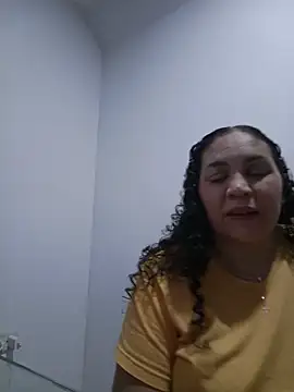Snapshot of MirandaSoto chatting on 05/25/26, 03:45 MirandaSoto online show from 05/25/26, 03:45