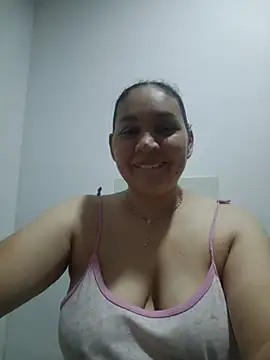 Snapshot of MirandaSoto chatting on 06/14/26, 02:57 MirandaSoto online show from 06/14/26, 02:57