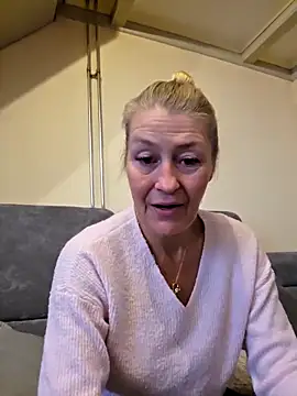 lisalustjouw online show from 11/20/25, 10:15