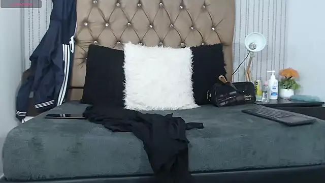 Snapshot of veneno_hot chatting on 02/03/25, 01:19 veneno hot online show from 02/03/25, 01:19