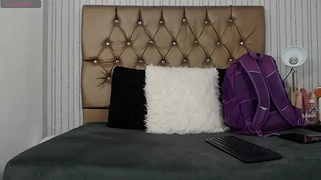 Snapshot of veneno_hot chatting on 02/05/25, 01:22 veneno hot online show from 02/05/25, 01:22