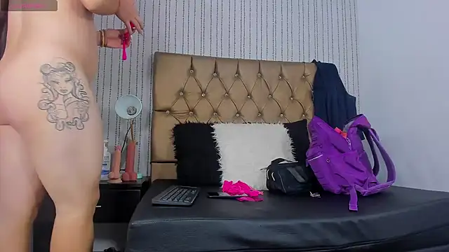 Snapshot of veneno_hot chatting on 02/21/25, 12:50 veneno hot online show from 02/21/25, 12:50