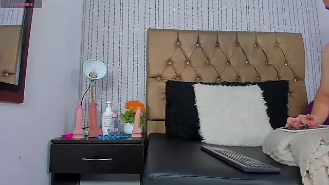 Snapshot of veneno_hot chatting on 03/19/25, 01:07 veneno hot online show from 03/19/25, 01:07