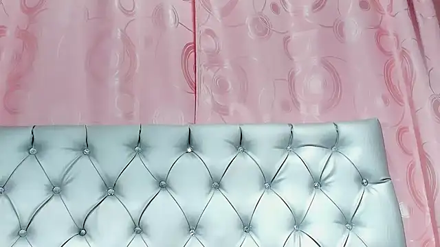 Snapshot of veneno_hot chatting on 09/23/25, 12:52 veneno hot online show from 09/23/25, 12:52