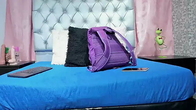 Snapshot of veneno_hot chatting on 09/27/25, 12:54 veneno hot online show from 09/27/25, 12:54