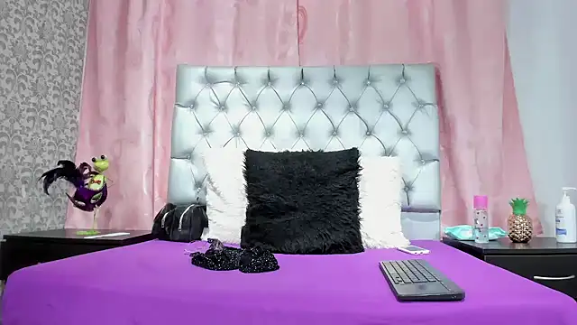 Snapshot of veneno_hot chatting on 10/27/25, 01:04 veneno hot online show from 10/27/25, 01:04