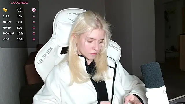 Snapshot of LizaKisses chatting on 10/02/25, 03:08 LizaKisses online show from 10/02/25, 03:08