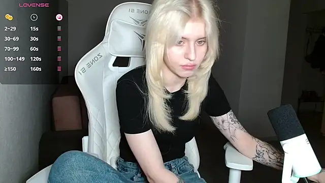 Snapshot of LizaKisses chatting on 10/05/25, 04:05 LizaKisses online show from 10/05/25, 04:05