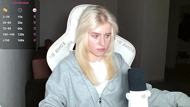 Snapshot of LizaKisses chatting on 10/06/25, 12:46 LizaKisses online show from 10/06/25, 12:46