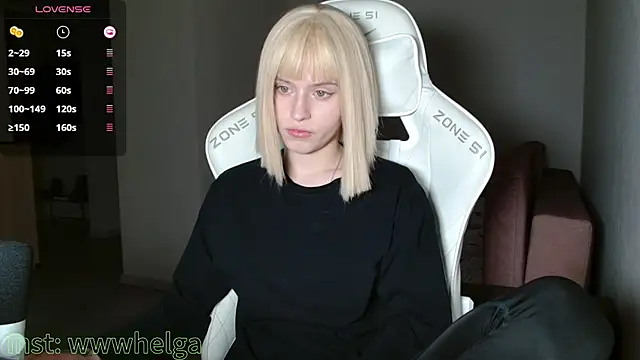 Snapshot of LizaKisses chatting on 11/18/25, 04:22 LizaKisses online show from 11/18/25, 04:22