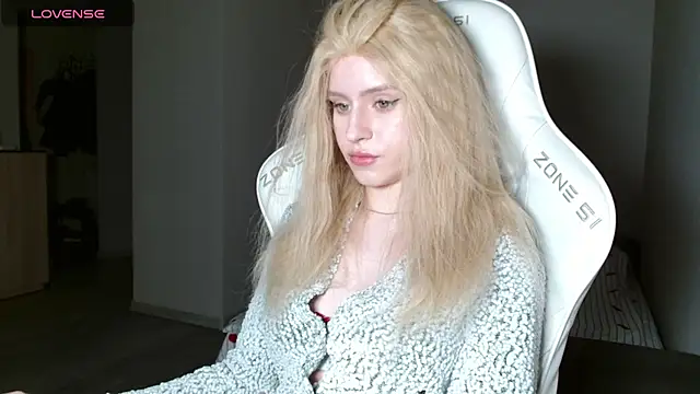 Snapshot of LizaKisses chatting on 02/13/26, 03:30 LizaKisses online show from 02/13/26, 03:30