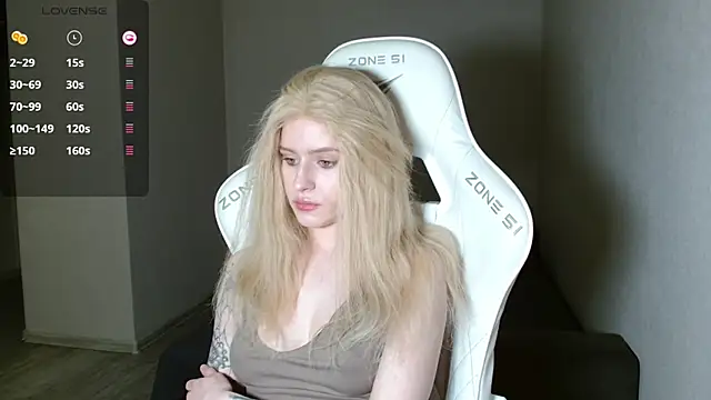 Snapshot of LizaKisses chatting on 02/19/26, 01:07 LizaKisses online show from 02/19/26, 01:07