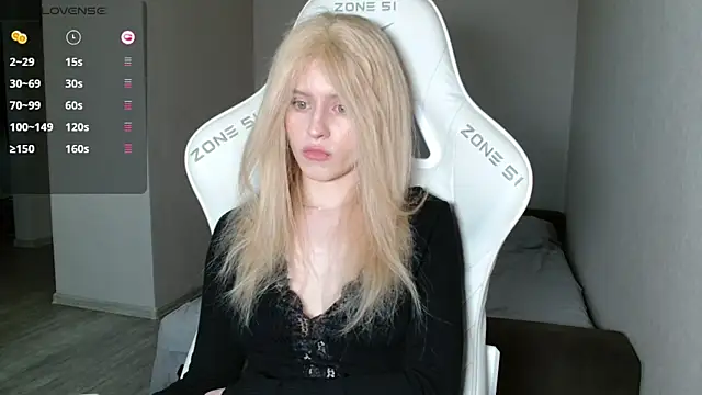 Snapshot of LizaKisses chatting on 02/25/26, 10:25 LizaKisses online show from 02/25/26, 10:25