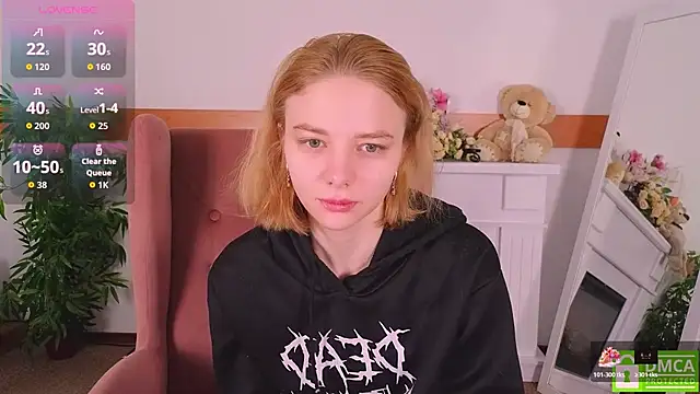 Snapshot of MirraBellanta chatting on 11/26/25, 10:11 MirraBellanta online show from 11/26/25, 10:11