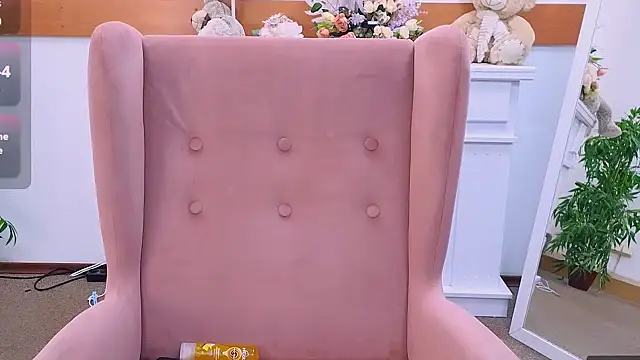 Snapshot of MirraBellanta chatting on 12/16/25, 10:26 MirraBellanta online show from 12/16/25, 10:26