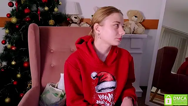 Snapshot of MirraBellanta chatting on 12/20/25, 10:50 MirraBellanta online show from 12/20/25, 10:50