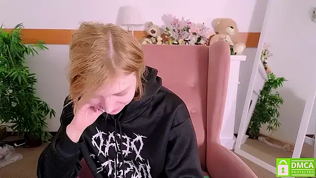 Snapshot of MirraBellanta chatting on 01/18/26, 11:41 MirraBellanta online show from 01/18/26, 11:41