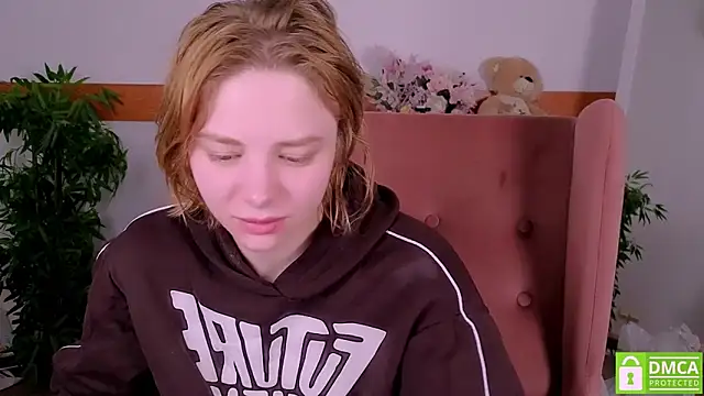 Snapshot of MirraBellanta chatting on 02/25/26, 12:53 MirraBellanta online show from 02/25/26, 12:53