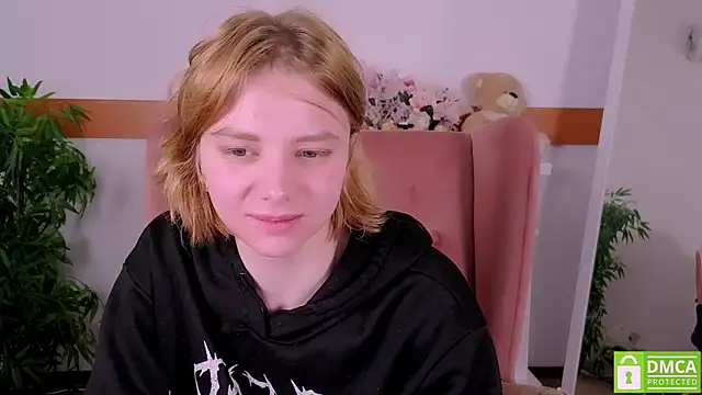 Snapshot of MirraBellanta chatting on 02/27/26, 12:10 MirraBellanta online show from 02/27/26, 12:10