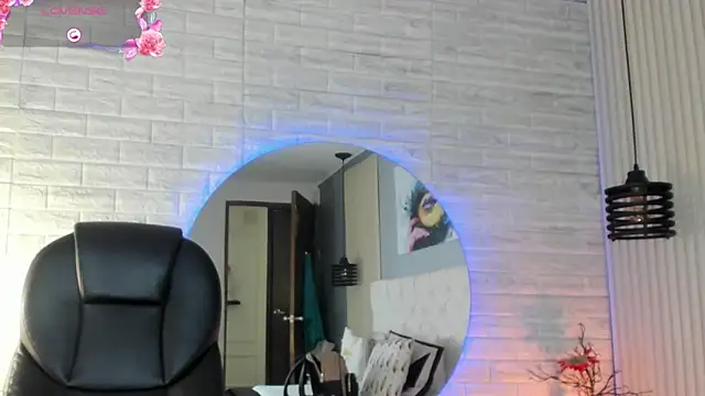 Snapshot of nicole__parker1 chatting on 01/13/25, 12:24 nicole parker1 online show from 01/13/25, 12:24