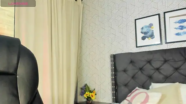 Snapshot of nicole__parker1 chatting on 01/19/25, 03:53 nicole parker1 online show from 01/19/25, 03:53