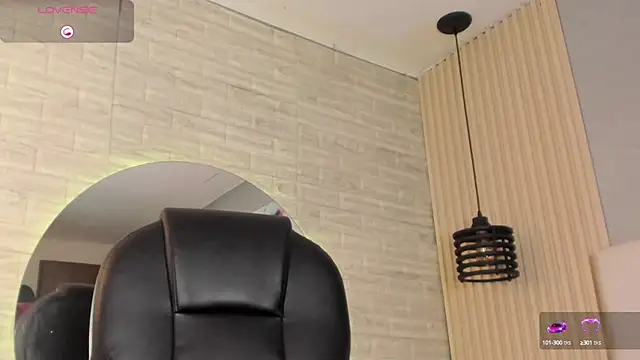 Snapshot of nicole__parker1 chatting on 01/23/25, 03:32 nicole parker1 online show from 01/23/25, 03:32