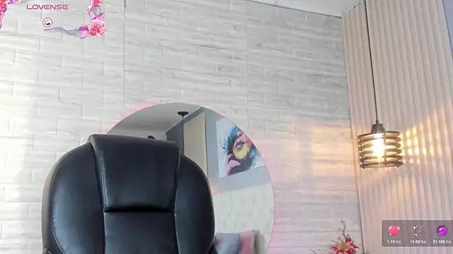 Snapshot of nicole__parker1 chatting on 01/29/25, 12:35 nicole parker1 online show from 01/29/25, 12:35