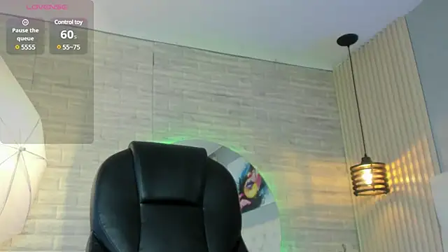 Snapshot of nicole__parker1 chatting on 02/12/25, 12:22 nicole parker1 online show from 02/12/25, 12:22
