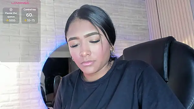 Snapshot of nicole__parker1 chatting on 02/18/25, 12:28 nicole parker1 online show from 02/18/25, 12:28