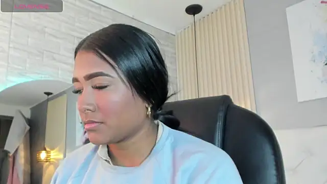 Snapshot of nicole__parker1 chatting on 02/19/25, 12:33 nicole parker1 online show from 02/19/25, 12:33