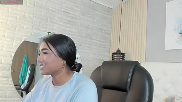 Snapshot of nicole__parker1 chatting on 02/23/25, 12:37 nicole parker1 online show from 02/23/25, 12:37