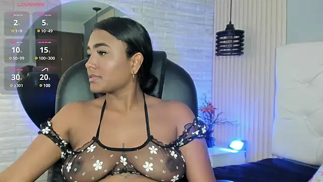 Snapshot of nicole__parker1 chatting on 02/23/25, 03:40 nicole parker1 online show from 02/23/25, 03:40