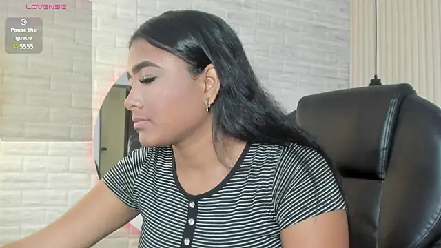 Snapshot of nicole__parker1 chatting on 03/05/25, 12:22 nicole parker1 online show from 03/05/25, 12:22