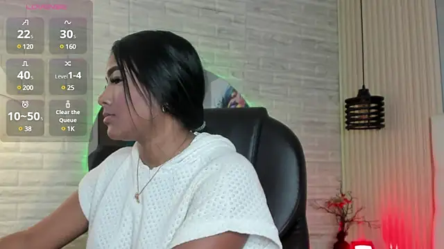 Snapshot of nicole__parker1 chatting on 03/15/25, 12:13 nicole parker1 online show from 03/15/25, 12:13
