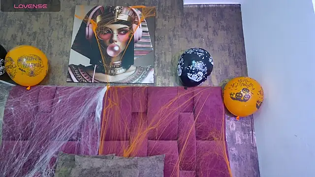 Snapshot of nicole__parker1 chatting on 10/24/25, 07:10 nicole parker1 online show from 10/24/25, 07:10