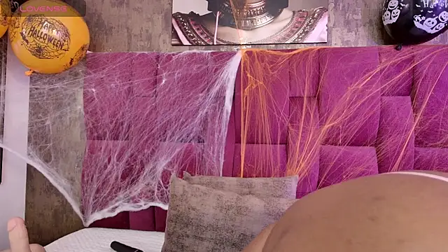 Snapshot of nicole__parker1 chatting on 10/29/25, 07:04 nicole parker1 online show from 10/29/25, 07:04