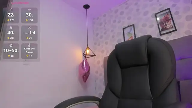 nicole  parker1 online show from 04/18/26, 07:07