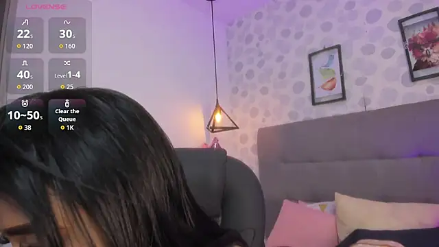 nicole  parker1 online show from 04/18/26, 07:58