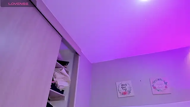 nicole  parker1 online show from 04/25/26, 05:21