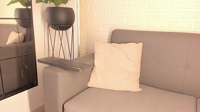 karina gomez 18 online show from 02/18/25, 03:21