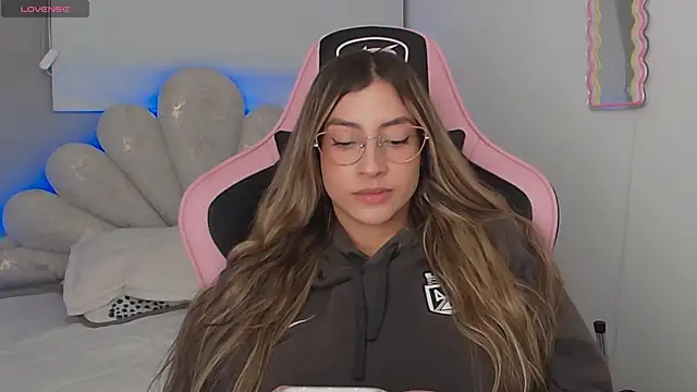 Issabela G1 online show from 03/07/26, 03:03