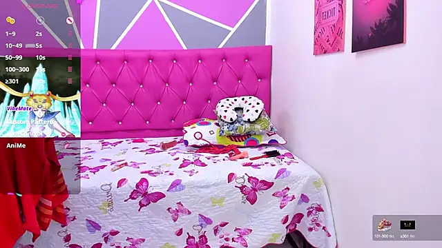 Snapshot of Helen_russo chatting on 02/15/25, 05:39 Helen russo online show from 02/15/25, 05:39