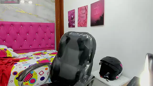 Snapshot of Helen_russo chatting on 01/07/26, 06:32 Helen russo online show from 01/07/26, 06:32