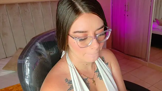 Snapshot of Charlotte_Olsen_ chatting on 06/10/26, 08:52 Charlotte Olsen online show from 06/10/26, 08:52