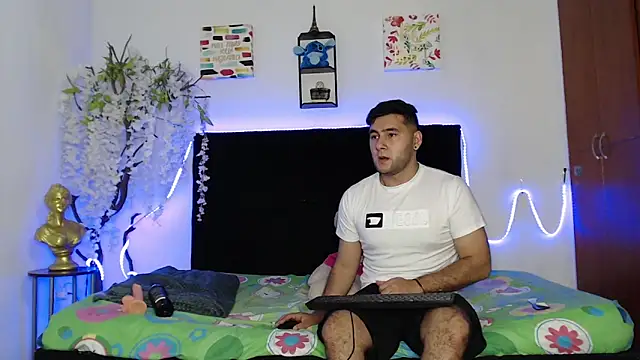 Snapshot of Valerio_22 chatting on 01/18/25, 01:19 Valerio 22 online show from 01/18/25, 01:19