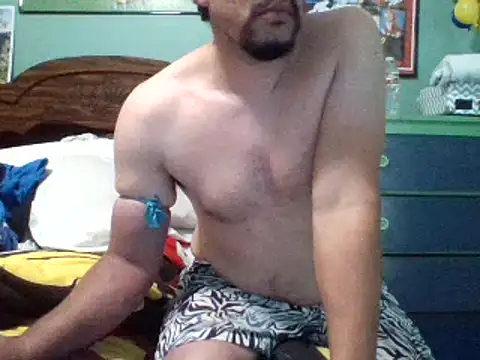 Snapshot of Curved4Pleasure chatting on 10/08/25, 07:33 Curved4Pleasure online show from 10/08/25, 07:33