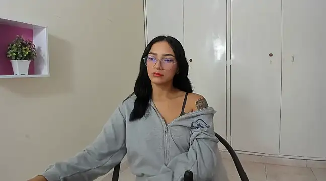 Snapshot of ASIAM_BRUNET chatting on 03/13/25, 12:56 ASIAM BRUNET online show from 03/13/25, 12:56