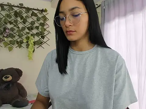 Snapshot of ASIAM_BRUNET chatting on 10/14/25, 01:56 ASIAM BRUNET online show from 10/14/25, 01:56