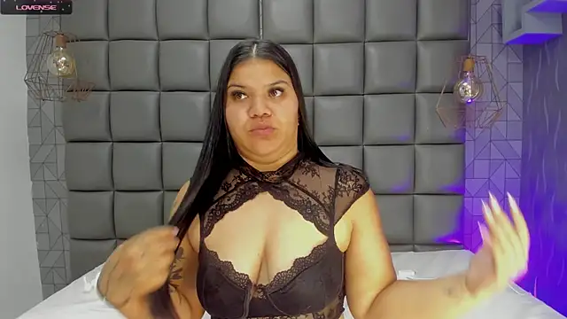 Snapshot of mile_uribe chatting on 02/04/25, 10:21 mile uribe online show from 02/04/25, 10:21